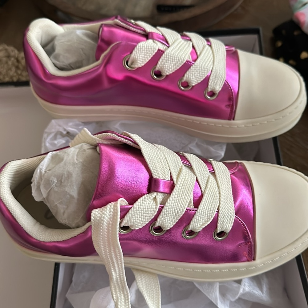 NIB CAPE ROBBIN size 8 sneakers - Picture 2 of 5